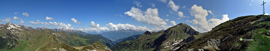 Panorama dalla croce di vetta del Pizzo delle segade (2173 m)